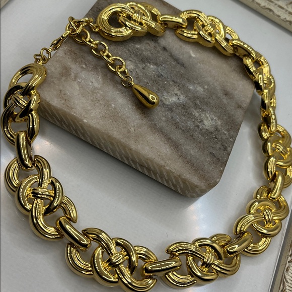 1DAY SALE Unsigned Givenchy Vintage Gold Tone Hinged Choker Necklace 18” - Picture 4 of 4